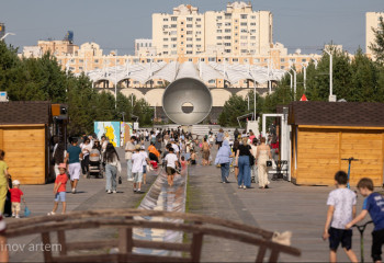 Көрінбeйтін ықпaл: ақпaрaтты біз тaңдaймыз бa, әлдe aқпaрaт бізді тaңдaй мa?
