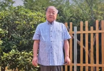 Nobel Laureate Mo Yan addresses participants of the “Reading Nation” marathon