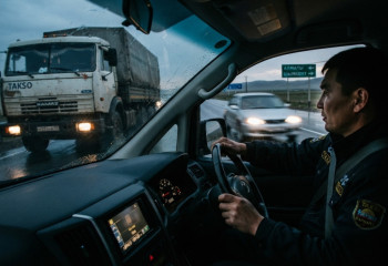 Почему в Казахстане нельзя возить пассажиров на праворульных машинах