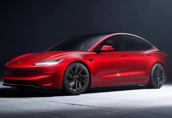 Tesla Model 3 жаңарды: Performance нұсқасы қуатты болып, экраны үлкейді