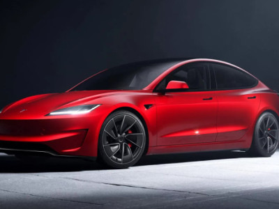 Tesla Model 3 жаңарды: Performance нұсқасы қуатты болып, экраны үлкейді