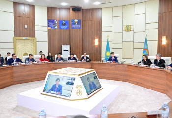 Ерлан Қошанов: біздің басты міндетіміз – халықтың үніне дер кезінде құлақ асып, талап-тілегін тыңдай білу