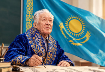 Көк тудың артында тұрған тағдыр: Шәкен Ниязбековтің көпшілік біле бермейтін қыры