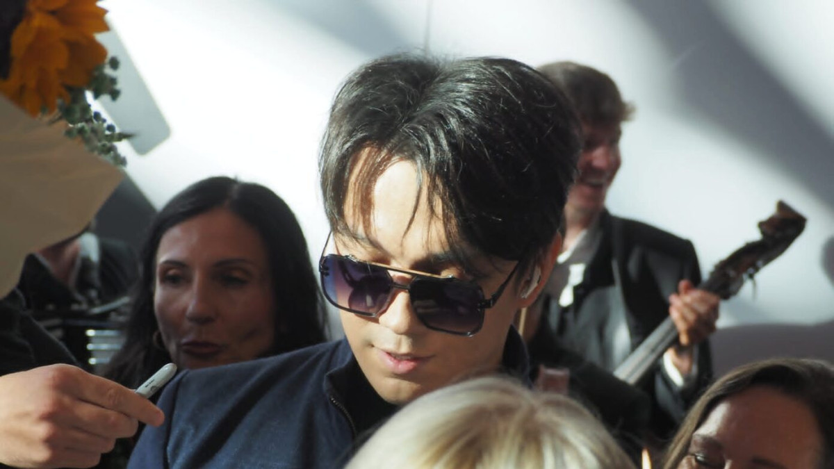 Dimash Qudaibergen Arrives in Poland Ahead of His New World Tour
