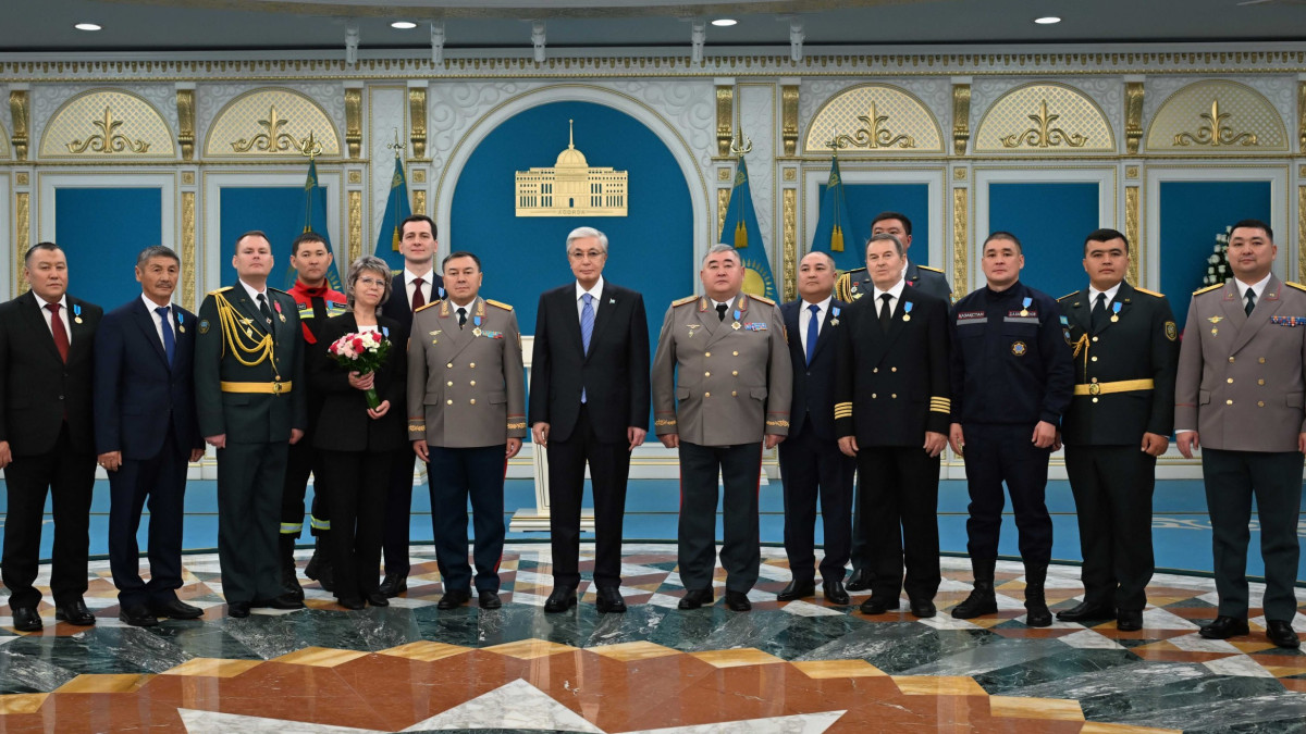 От пен судың ортасында жүргендер: Президент құтқарушыларға ризашылығын білдірді
