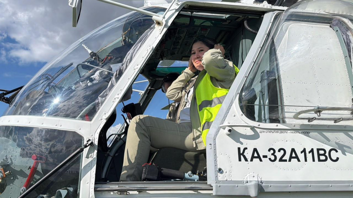 Kazakh woman becomes an emergency helicopter pilot