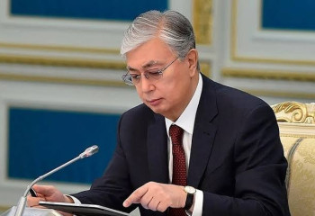 Президент Республика күнінің қарсаңында ел дамуына үлес қосқан азаматтарды марапаттады