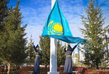 Президент Қасым-Жомарт Тоқаев Мемлекеттік ту көтеру рәсіміне қатысты