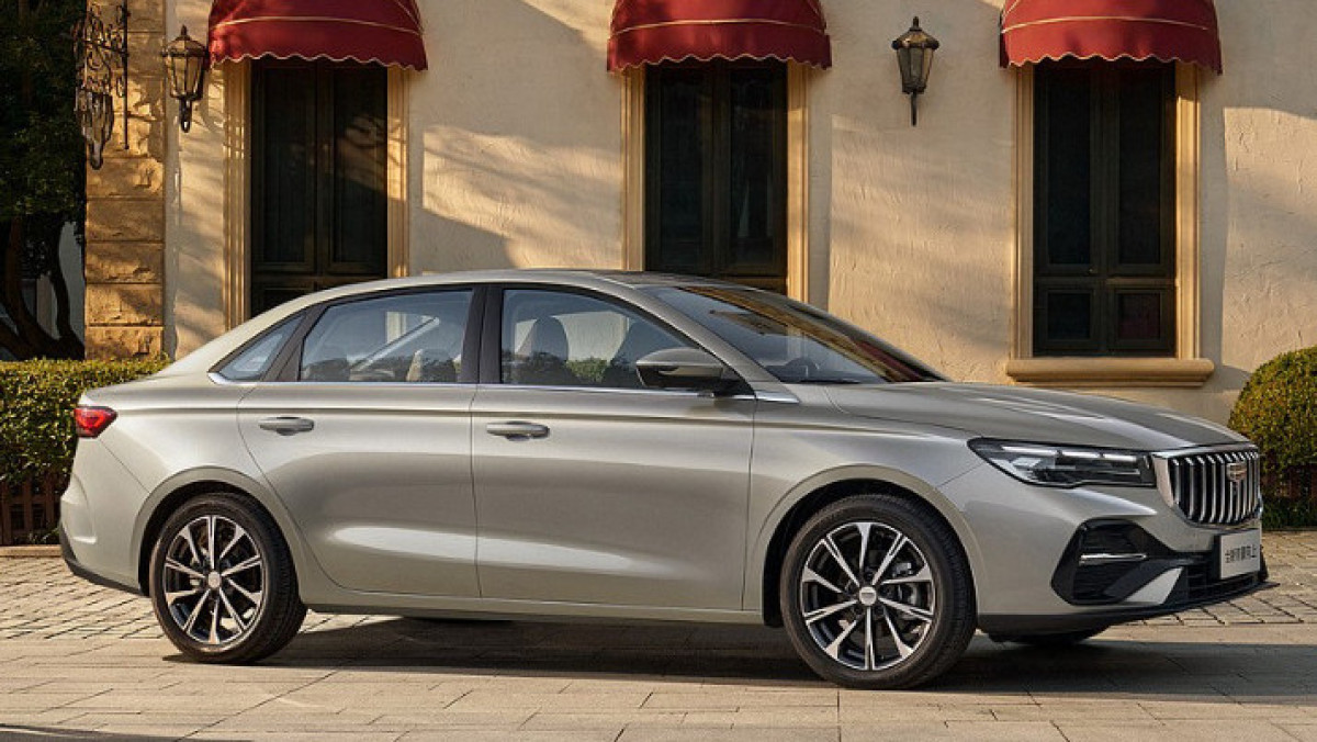 Geely Emgrand жаңарды: дизайны өзгеріп, мультимедиа жүйесі үлкейді