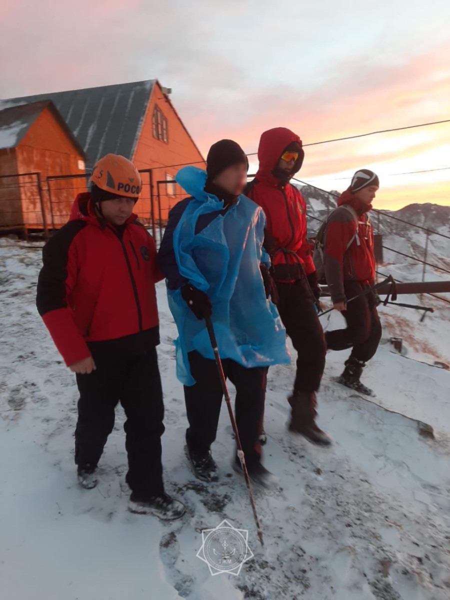 11 подростков спасли в алматинских горах