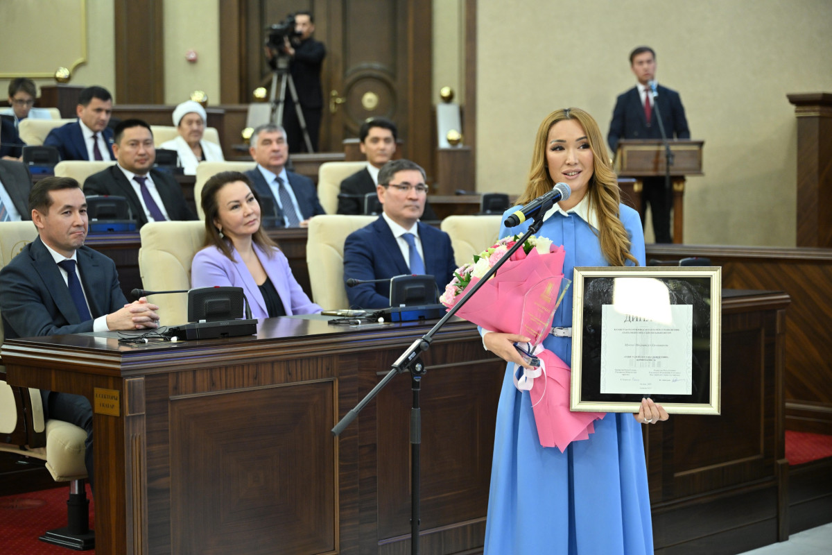 В Мажилисе наградили лауреатов премии «Парламент сөзі» В Мажилисе наградили лауреатов премии «Парламент сөзі»