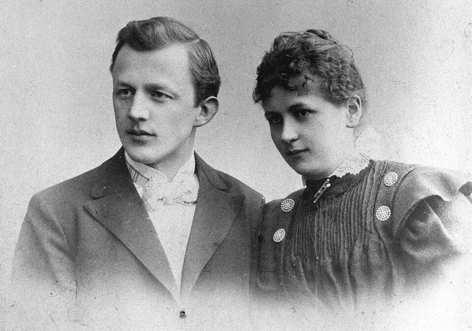 Фото: wikimedia / Бұл суретте Мелитта Бенц пен оның күйеуі Хуго бірге бейнеленген