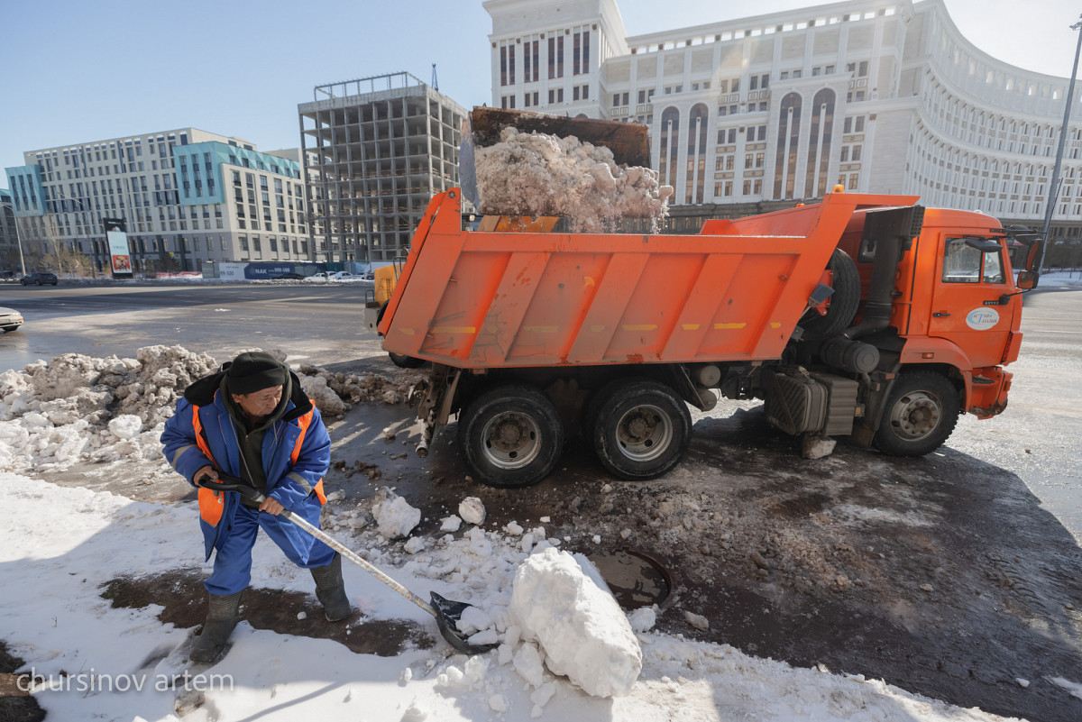 Еңбек адамы: Астанада көше сыпырушыларға жағдай жасалған ба?