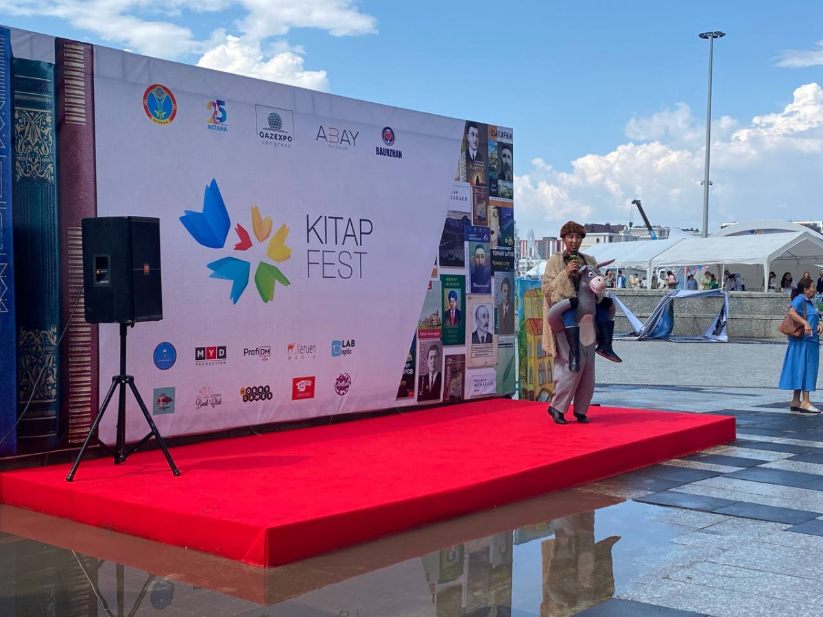 Елордада кітап фестивалінде мыңнан астам кітап таратылды Елордада кітап фестивалінде мыңнан астам кітап таратылды