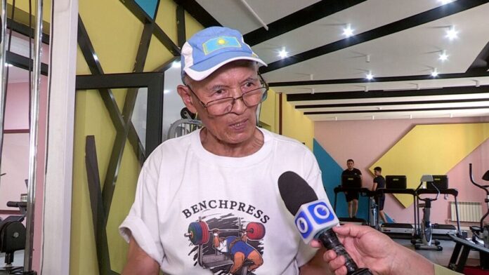 81-летний пенсионер из Шымкента удивляет своими способностями