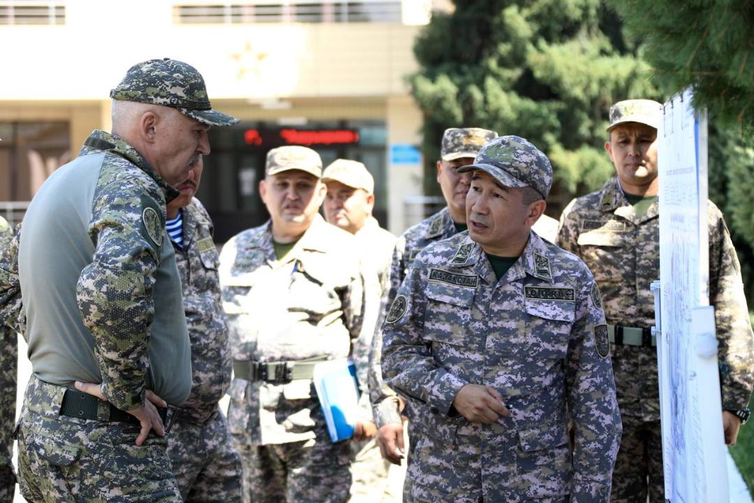 Министр обороны совершил рабочую поездку в Алматинский и Конаевский гарнизоны