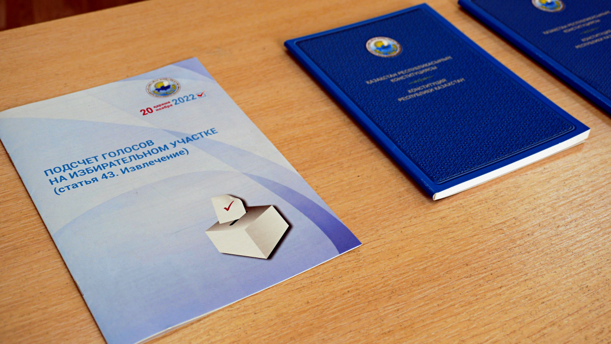 Избирательные участки Алматы завершают подготовку к выборам
