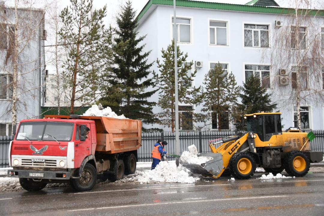 Более 5 тысяч кубов снега вывезли из Астаны за ночь