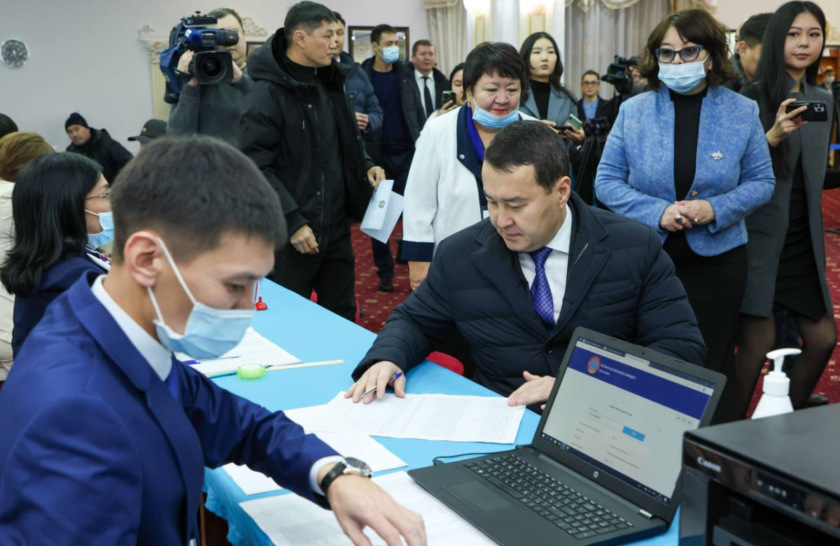 Премьер-министр Казахстана проголосовал на выборах президента