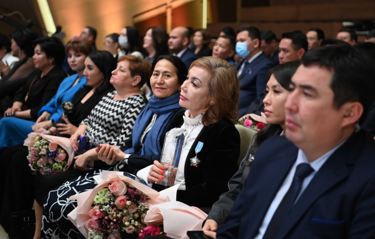 Церемония награждения лауреатов премий «Алтын сапа» и «Парыз»