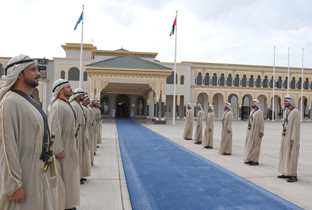 Глава государства прибыл с официальным визитом в ОАЭ