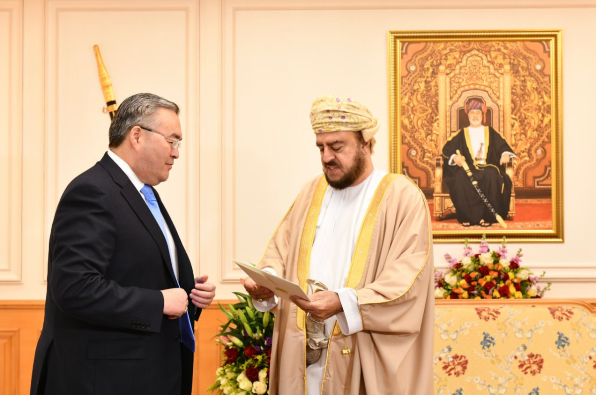Впервые за 30 лет: глава МИД РК прибыл с официальным визитом в Султанат Оман