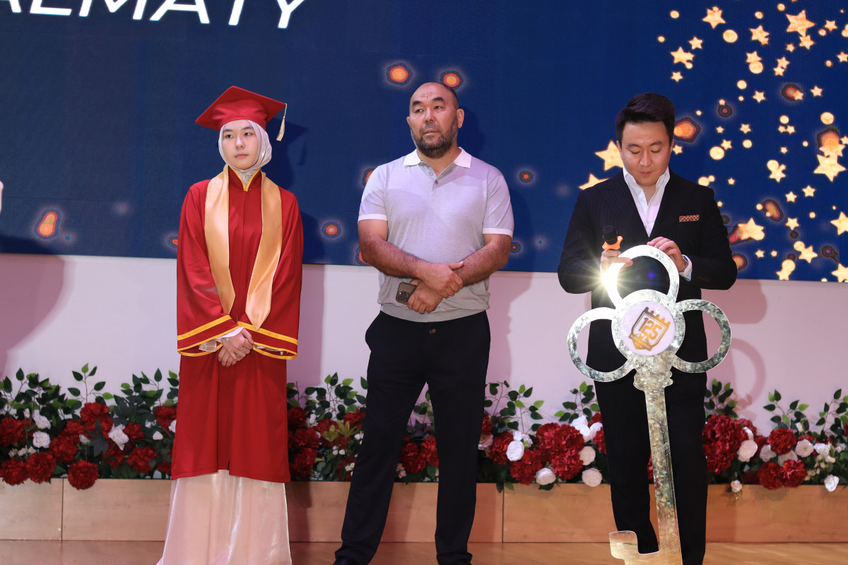 ҰБТ-дан 140 ұпай жинап пәтерге ие болған жас түлек туралы не белгілі? ҰБТ-дан 140 ұпай жинап пәтерге ие болған жас түлек туралы не белгілі?