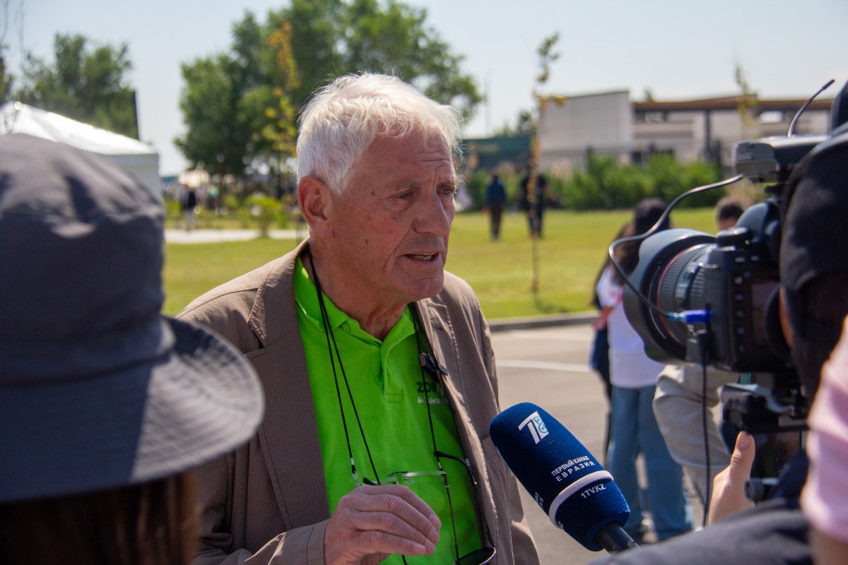 Германияда қазақтың қымызын өндіріп отырған фермер