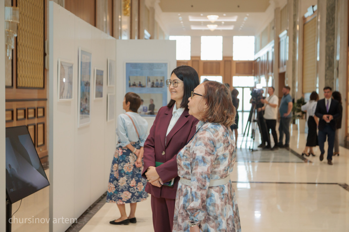 Ата Заңға 30 жыл: Президент архивінде тарихи көрме мен дөңгелек үстел өтті