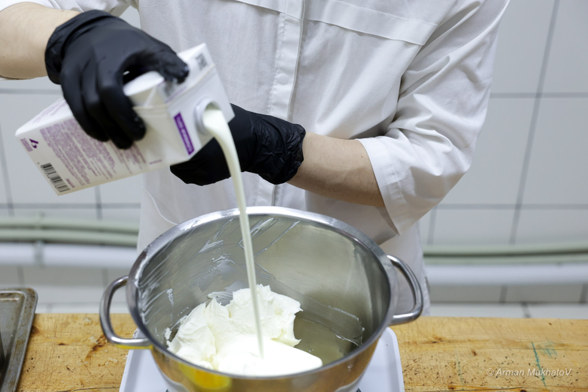 Айына жарты миллион теңге табатын жас шеф-кондитер құпиясымен бөлісті Айына жарты миллион теңге табатын жас шеф-кондитер құпиясымен бөлісті