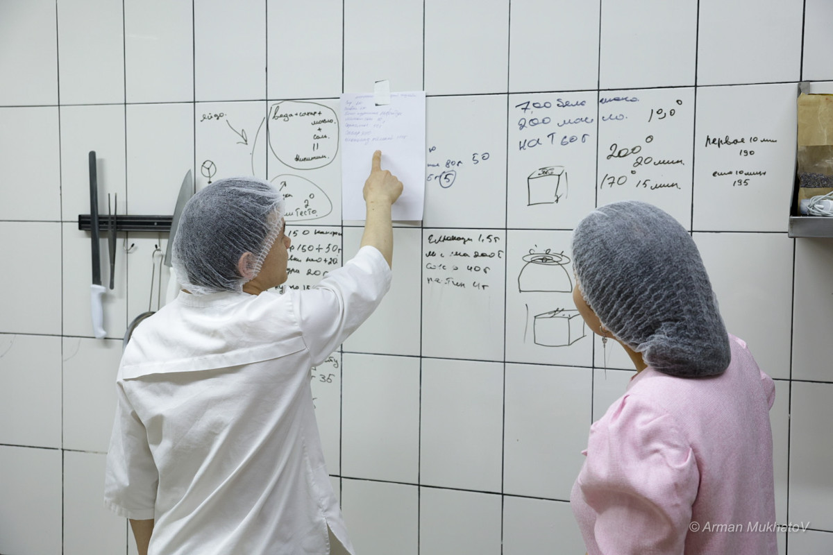 Айына жарты миллион теңге табатын жас шеф-кондитер құпиясымен бөлісті Айына жарты миллион теңге табатын жас шеф-кондитер құпиясымен бөлісті