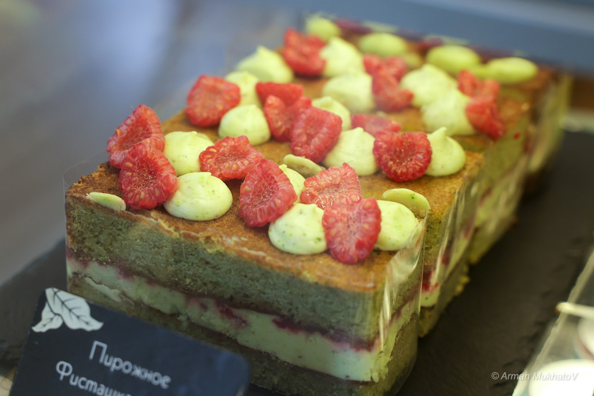 Айына жарты миллион теңге табатын жас шеф-кондитер құпиясымен бөлісті Айына жарты миллион теңге табатын жас шеф-кондитер құпиясымен бөлісті