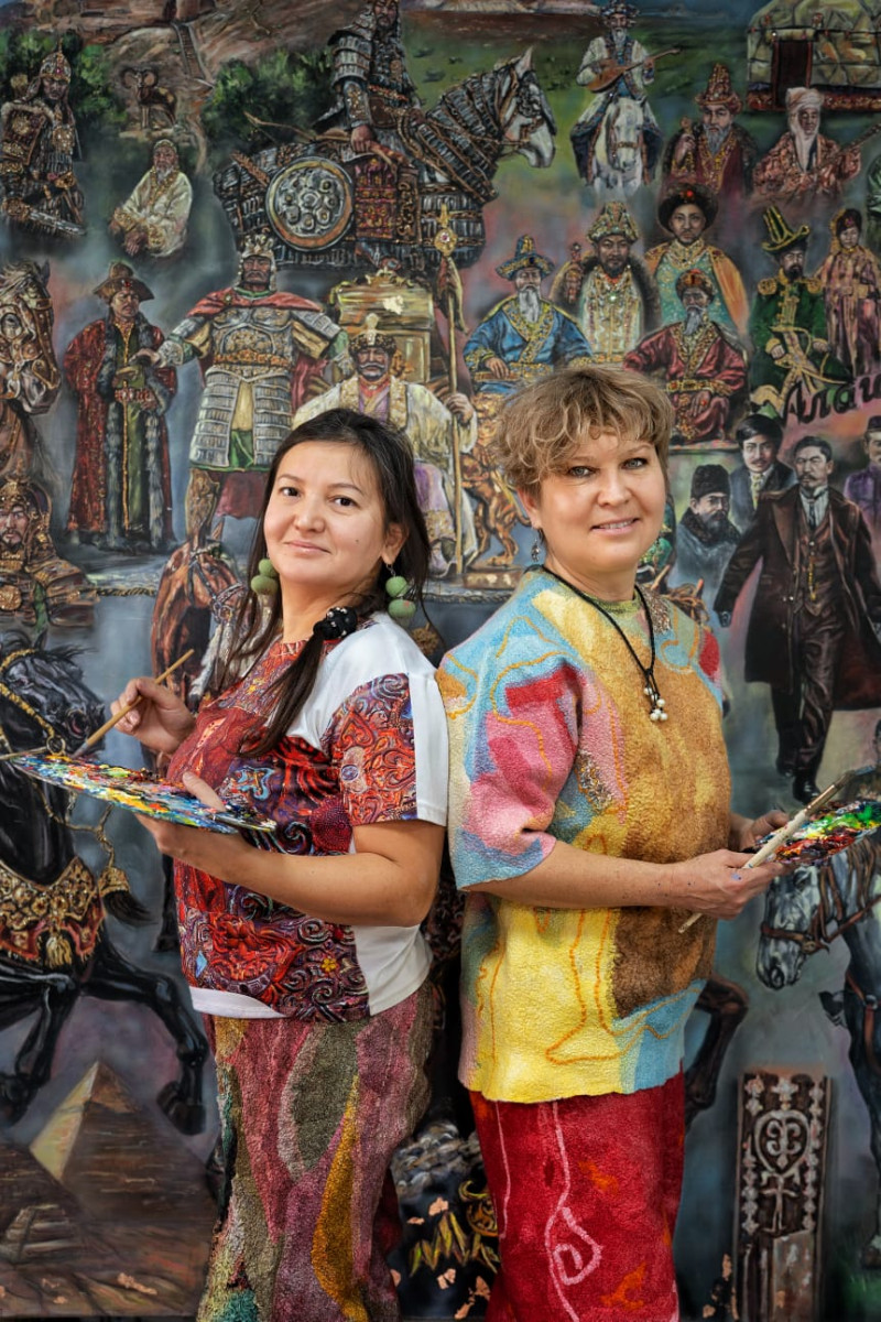 Кадрда Әсел Мұрзағалиева мен<strong> </strong>Инна Ермакова/фото: кейіпкердің жеке мұрағатынан
