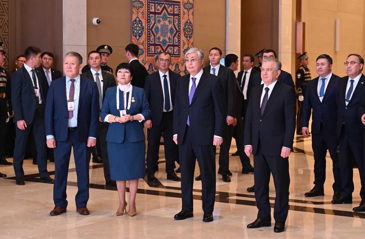 Глава государства в Ташкенте посетил выставку «Абай. Наследие братских народов»