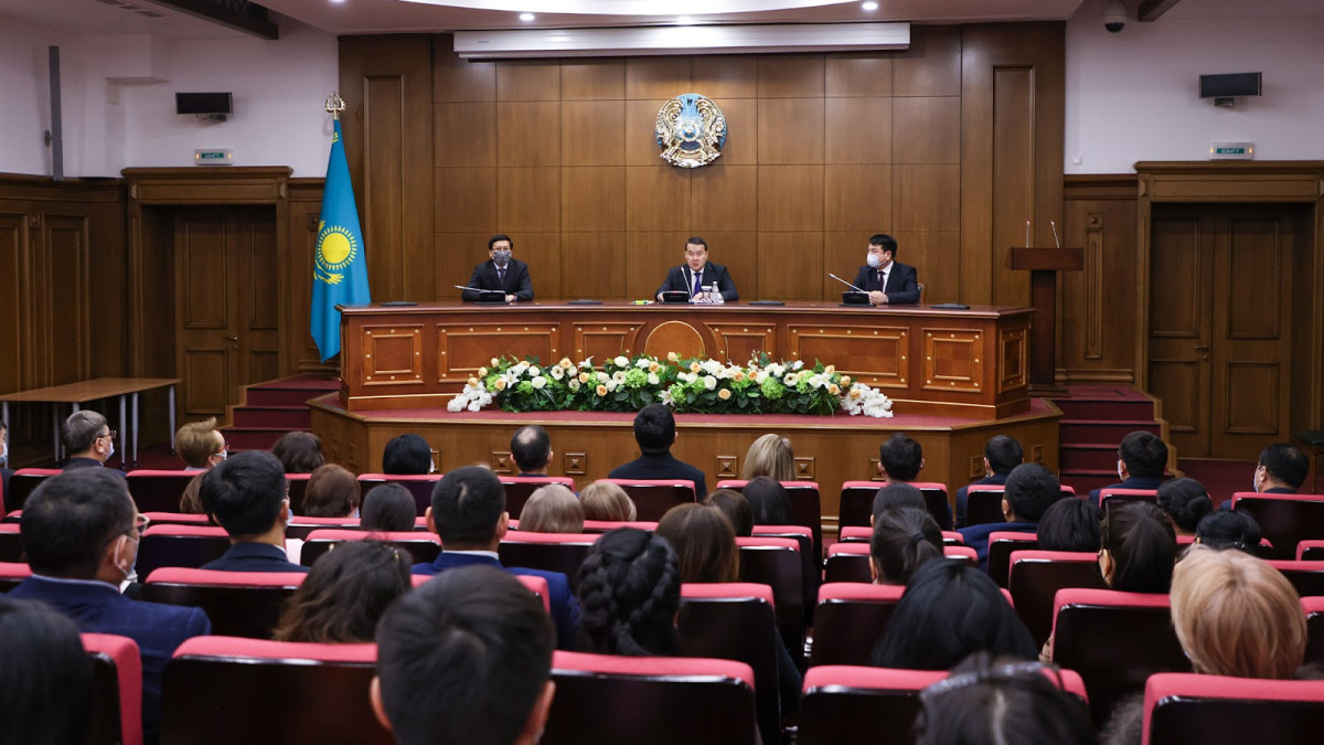 Алихан Смаилов дал поручения пяти новым министрам