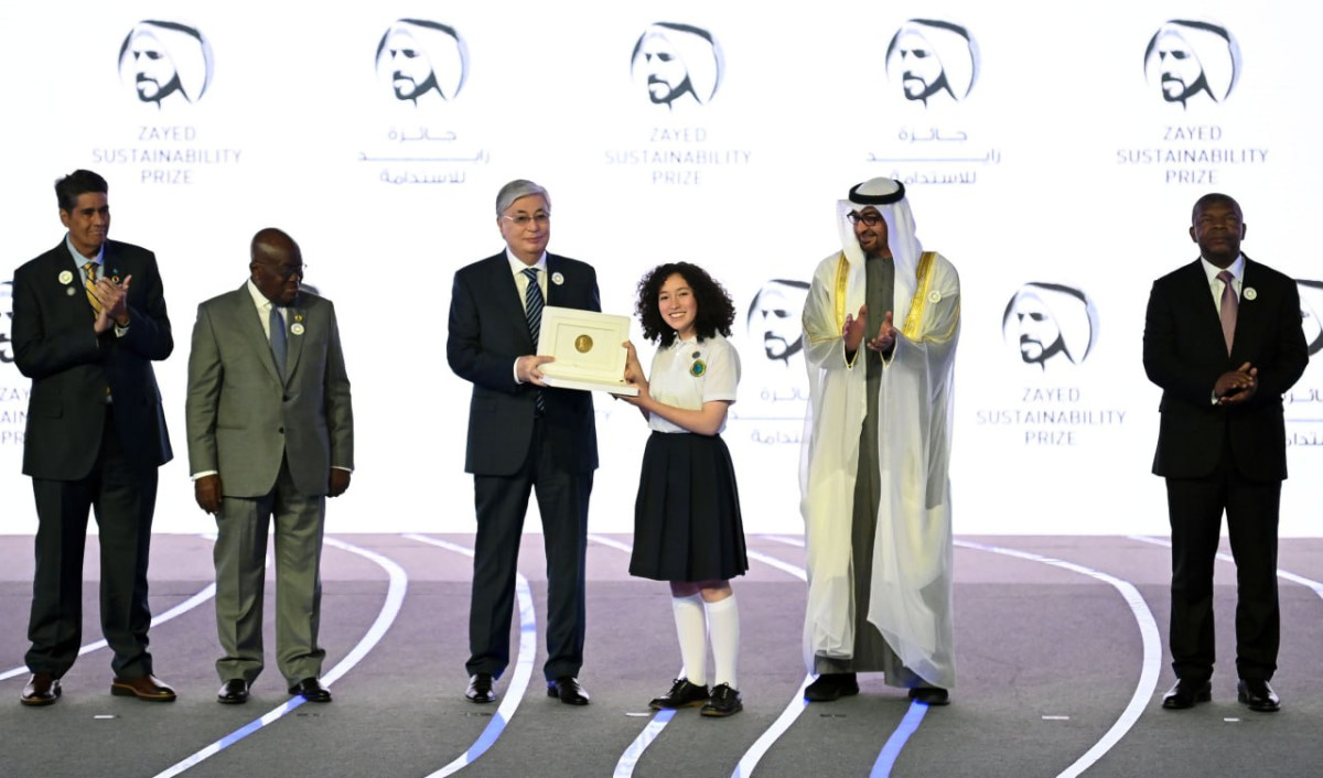 Президент Казахстана вручил глобальную награду ОАЭ школе из Колумбии