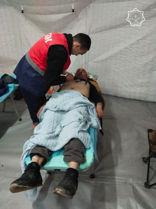 Казахстанские медики МЧС развернули пункт медпомощи в Газиантепе