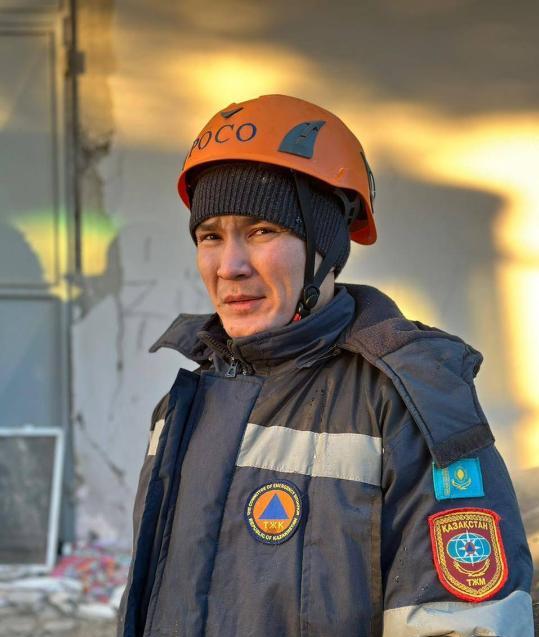 Спасли отца и двоих детей: 20 часов расчищали завалы в Турции казахстанские спасатели