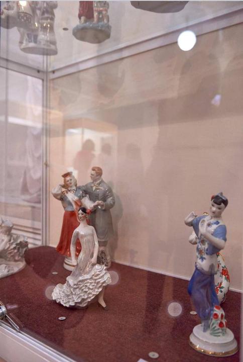 «Женская» выставка фарфора, стекла и фаянса открылась в Семее
