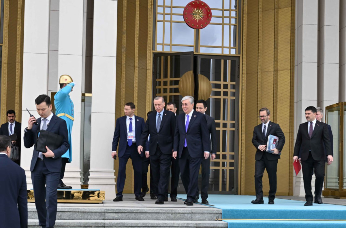 Лидеры Казахстана и Турции прибыли на внеочередной саммит Организации тюркских государств