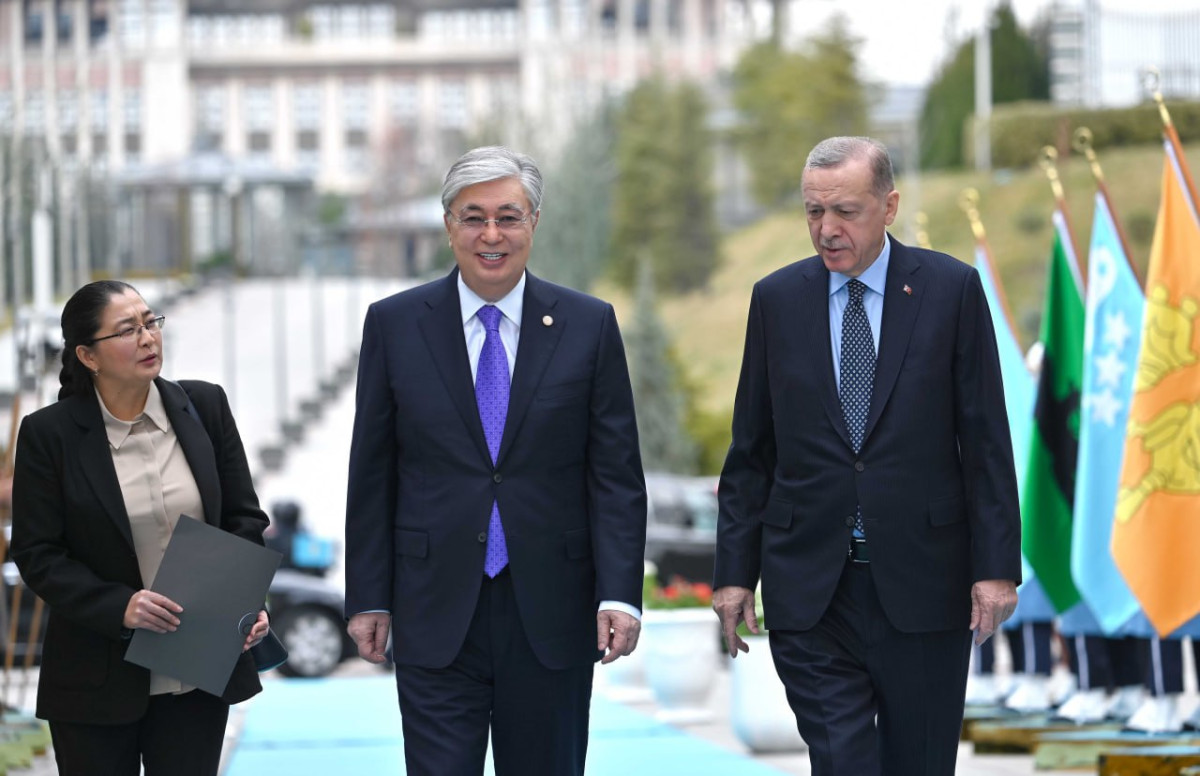 Лидеры Казахстана и Турции прибыли на внеочередной саммит Организации тюркских государств