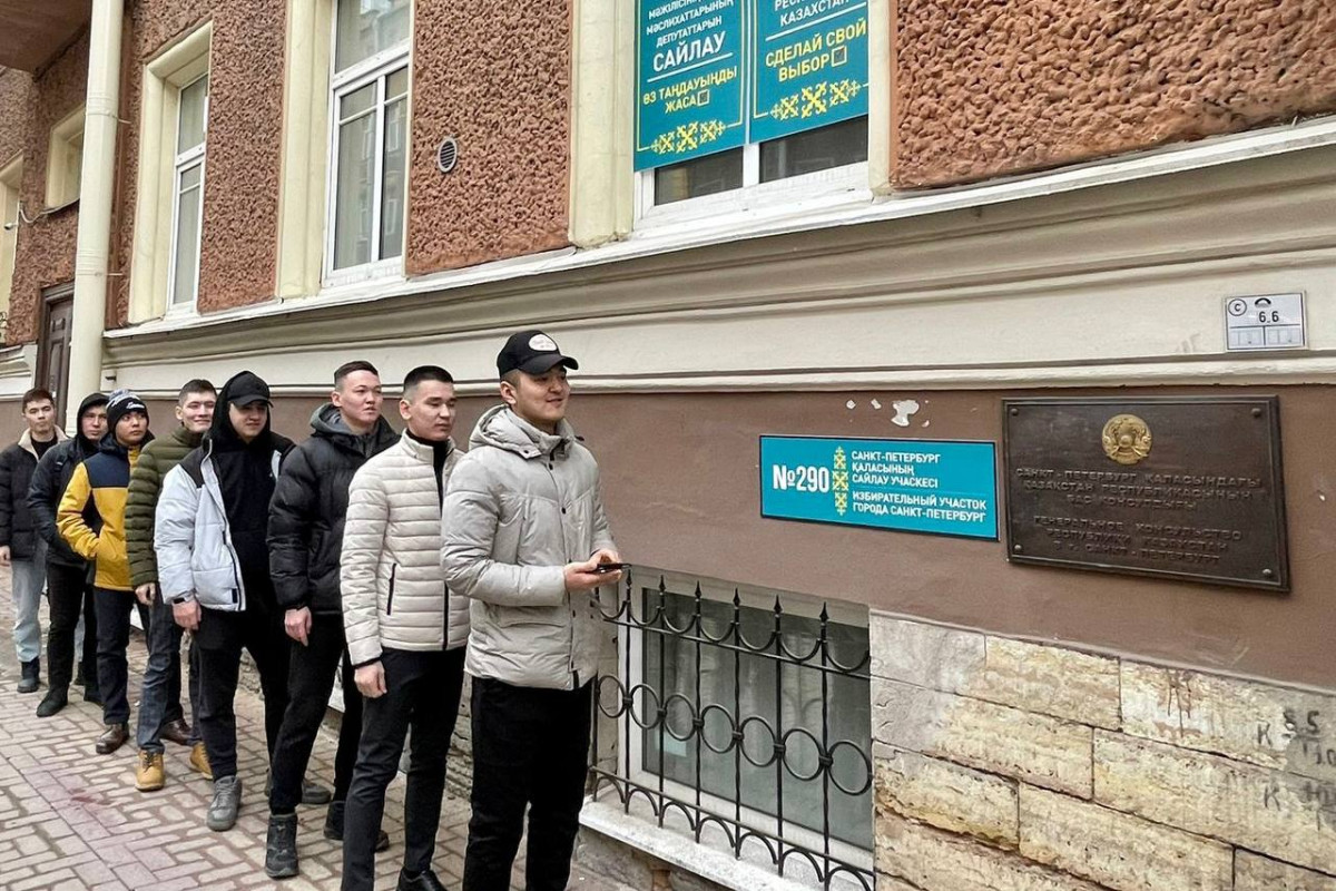 Студенты из Казахстана пришли на выборы в городах России