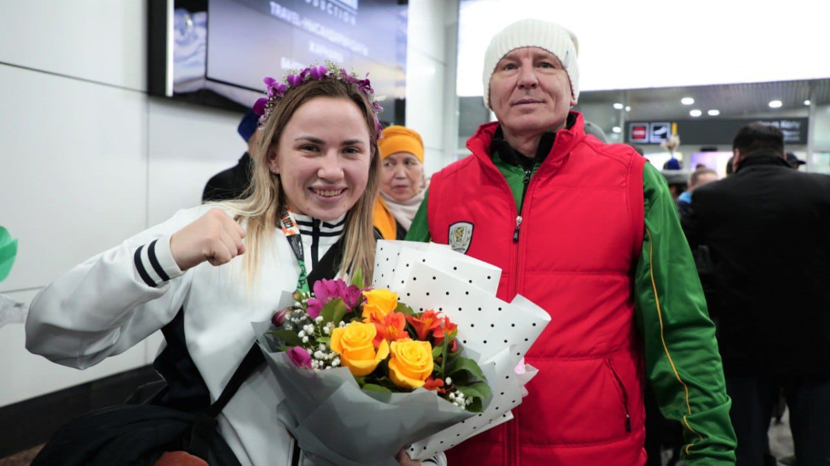 Вернувшихся с ЧМ по боксу казахстанских спортсменок встретили в Алматы и Астане