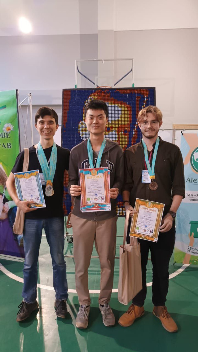 Спидкуберы обновили свои рекорды на соревнованиях в Алматы