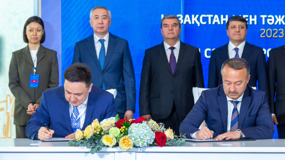 Экспортные контракты на 1,8 млрд долларов заключили бизнесмены Казахстана и Таджикистана