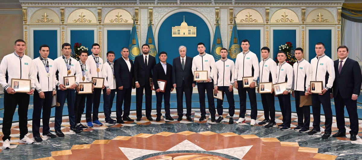 Глава государства поздравил спортсменов с яркой победой на чемпионате мира по боксу