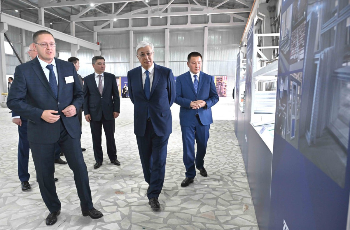 Токаев посетил строительный завод в Павлодаре