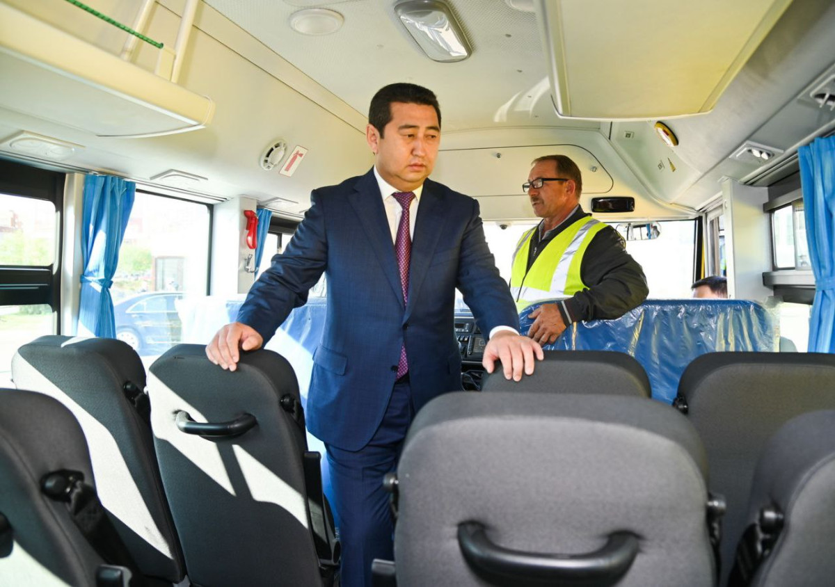 Ключи от новых автобусов вручил аким СКО сельским школам