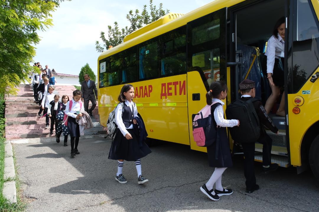 «Желтые автобусы» в Алматы ежедневно перевозят больше восьми тысяч школьников