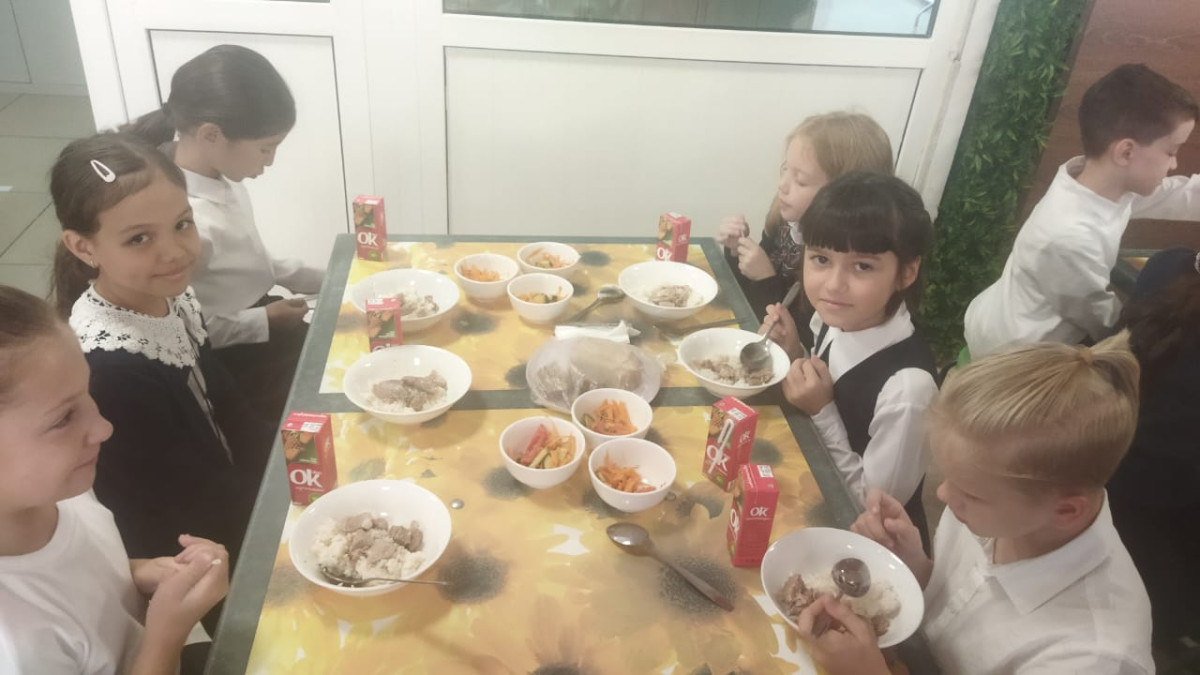 Новое меню: чем кормят школьников в Алматы